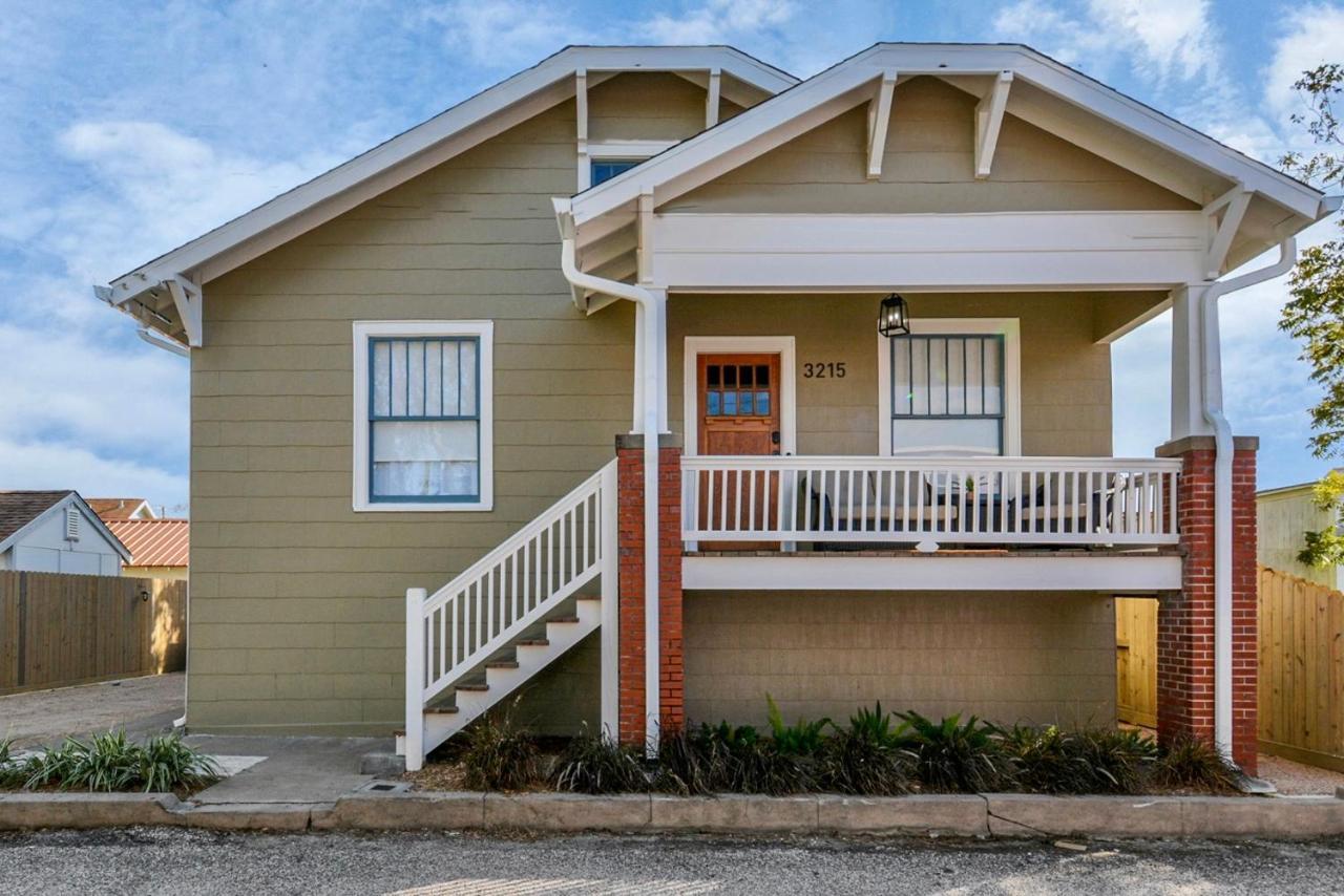 Coastal Craftsman- Walk To Beach & Pleasure Pier- As Seen On 'Restoring Galveston' Esterno foto